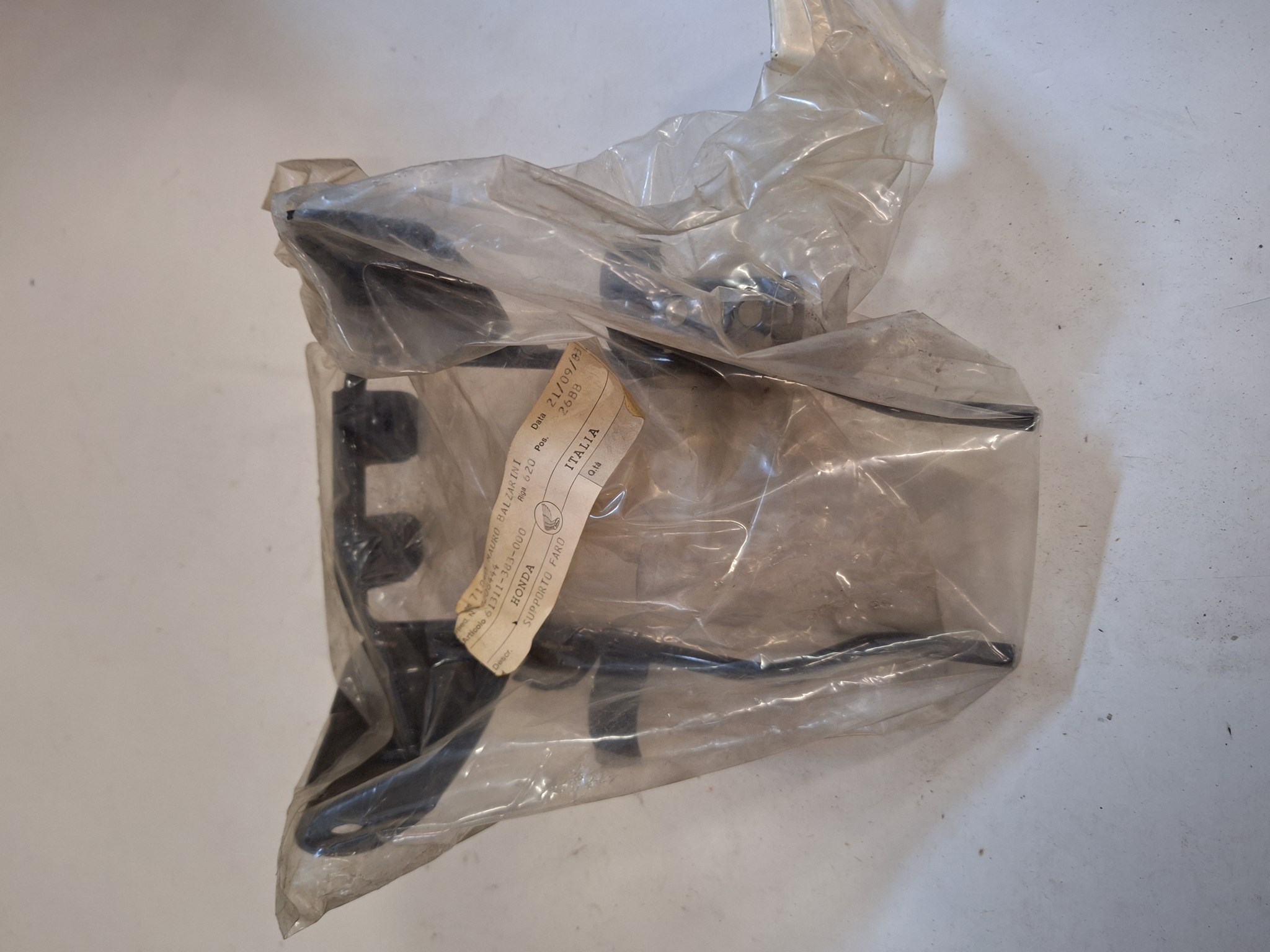 Picture of BRACKET,LT.CASE  61311-383-000